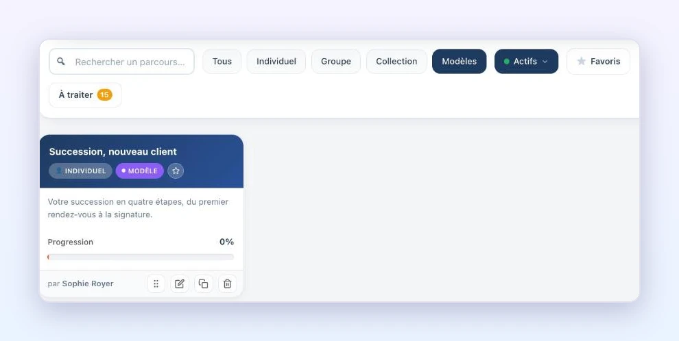 Liste des parcours dans Client Vault 20.43 avec le filtre Modèles et un parcours marqué du badge Modèle